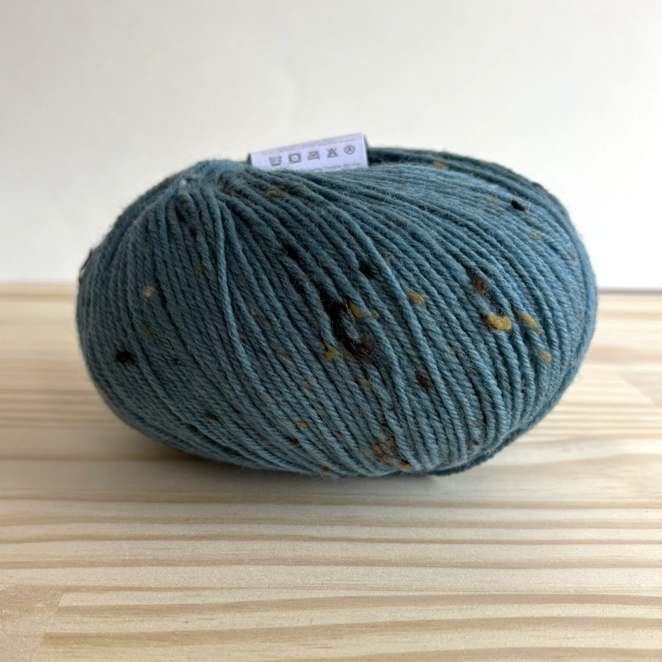 Universal Yarn Deluxe DK Tweed - DK weight yarn, superwash