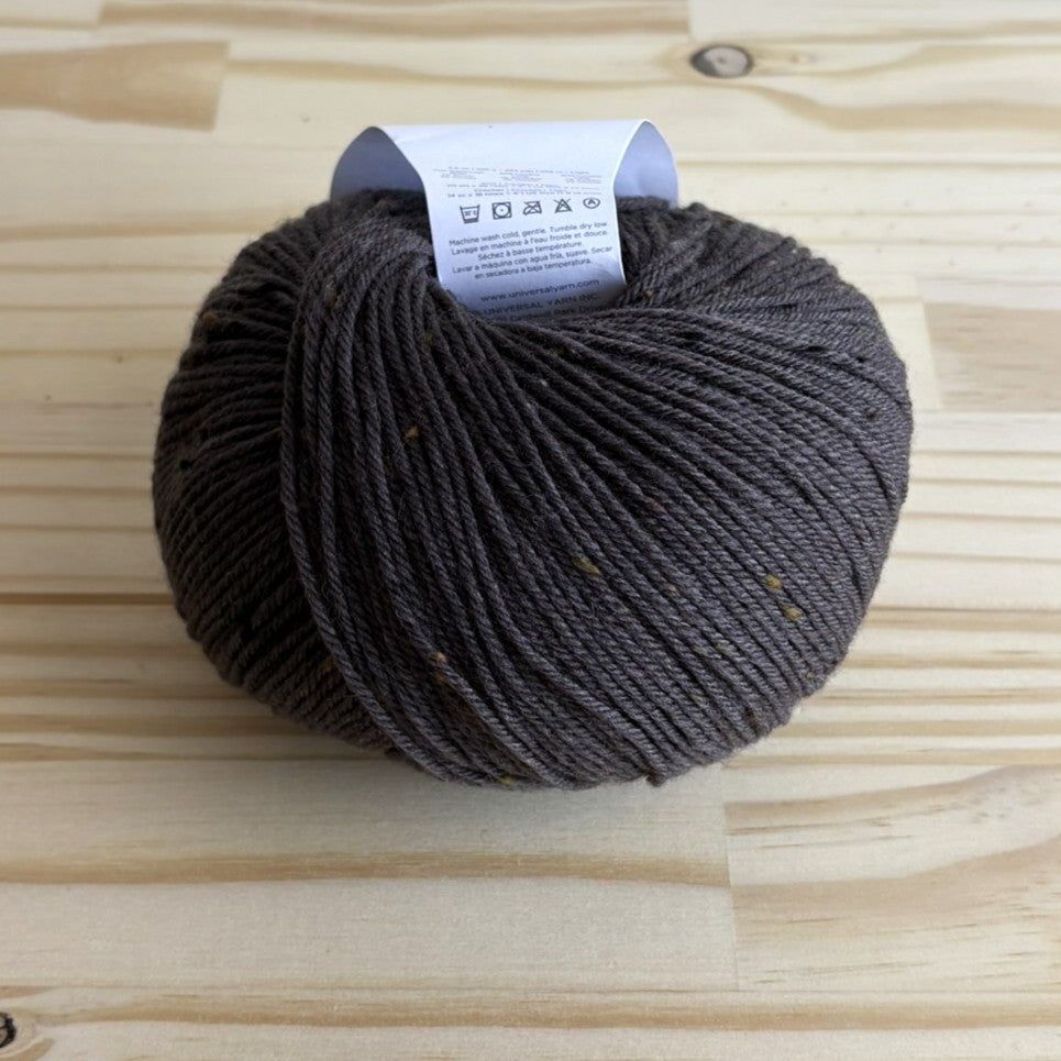 Universal Yarn Deluxe DK Tweed - DK weight yarn, superwash