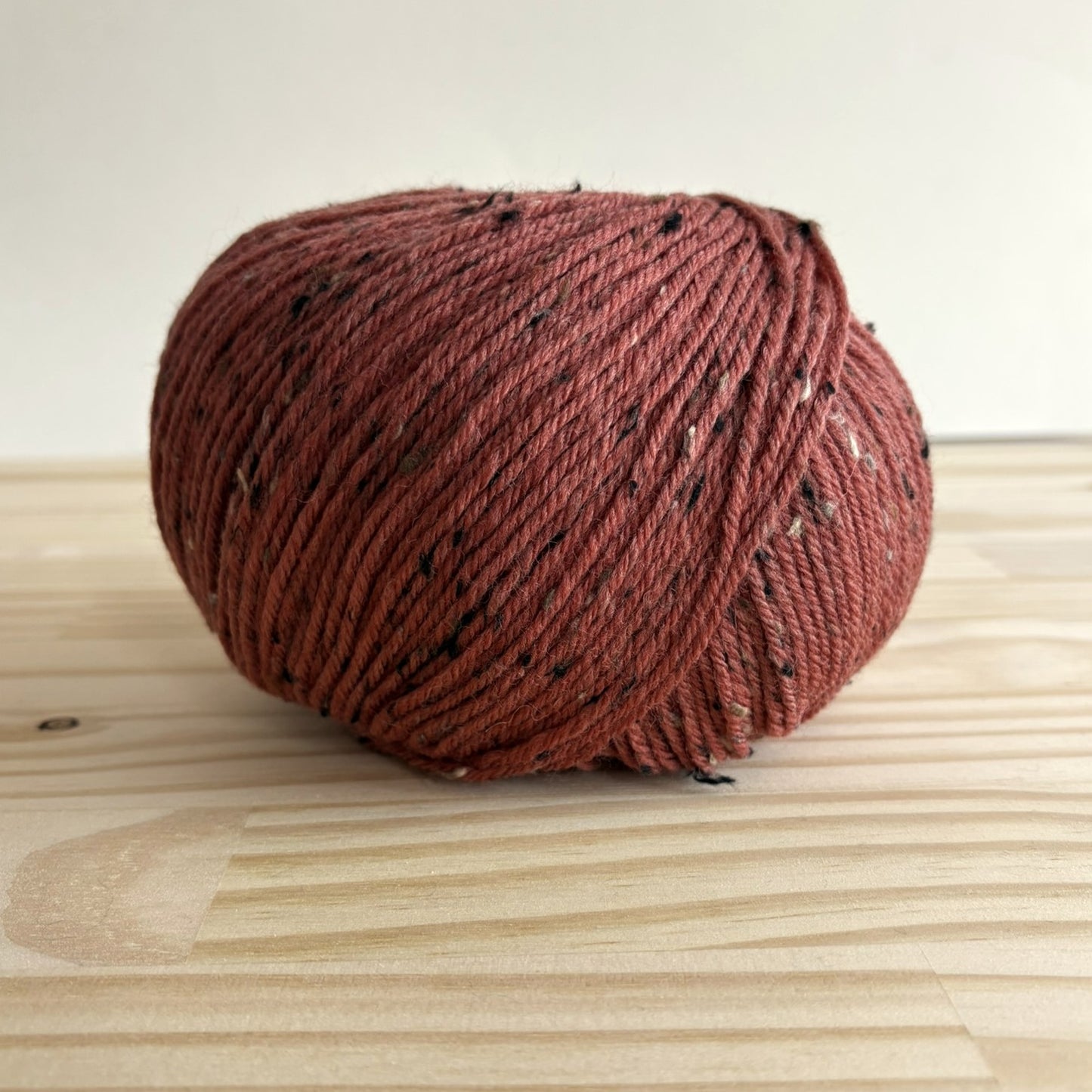 Universal Yarn Deluxe DK Tweed - DK weight yarn, superwash