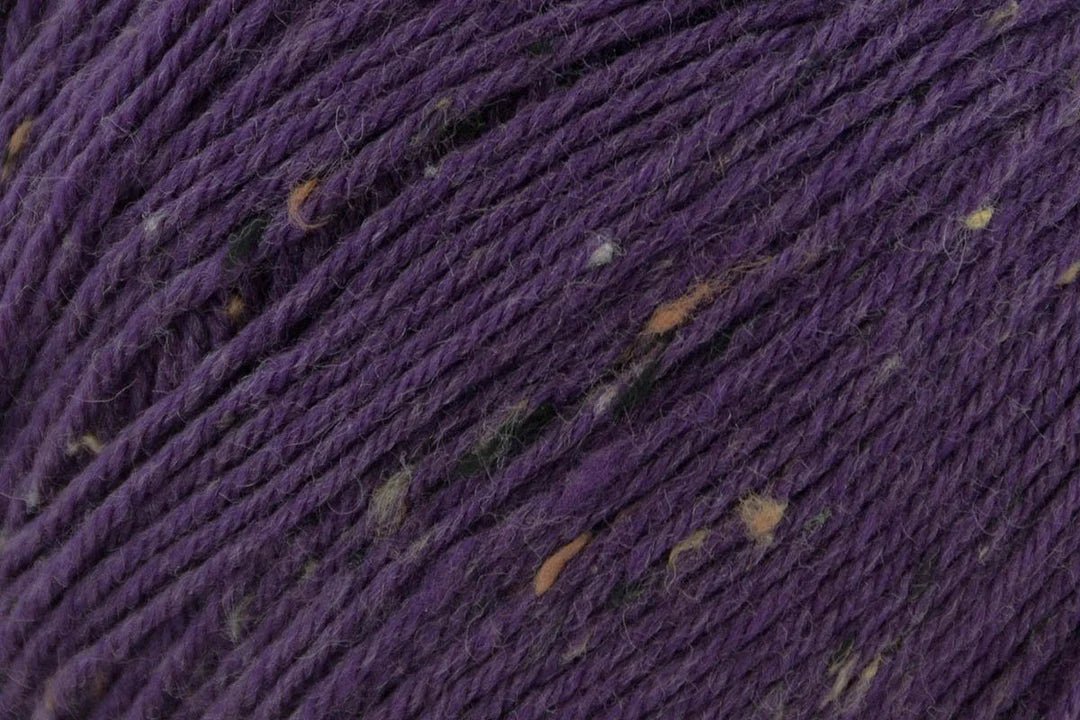 Universal Yarn Deluxe DK Tweed - DK weight yarn, superwash - thespinninghand