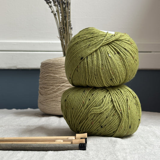 Universal Yarn Deluxe DK Tweed - DK weight yarn, superwash - thespinninghand