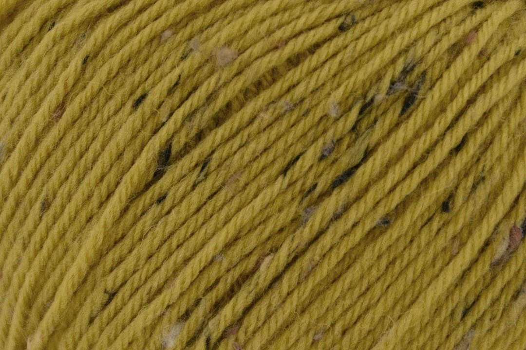 Universal Yarn Deluxe DK Tweed - DK weight yarn, superwash - thespinninghand