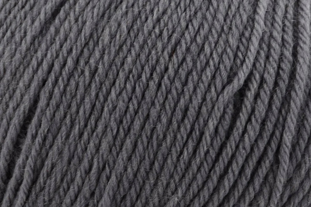 Universal Yarn Deluxe DK weight yarn - pure wool yarn, superwash - thespinninghand