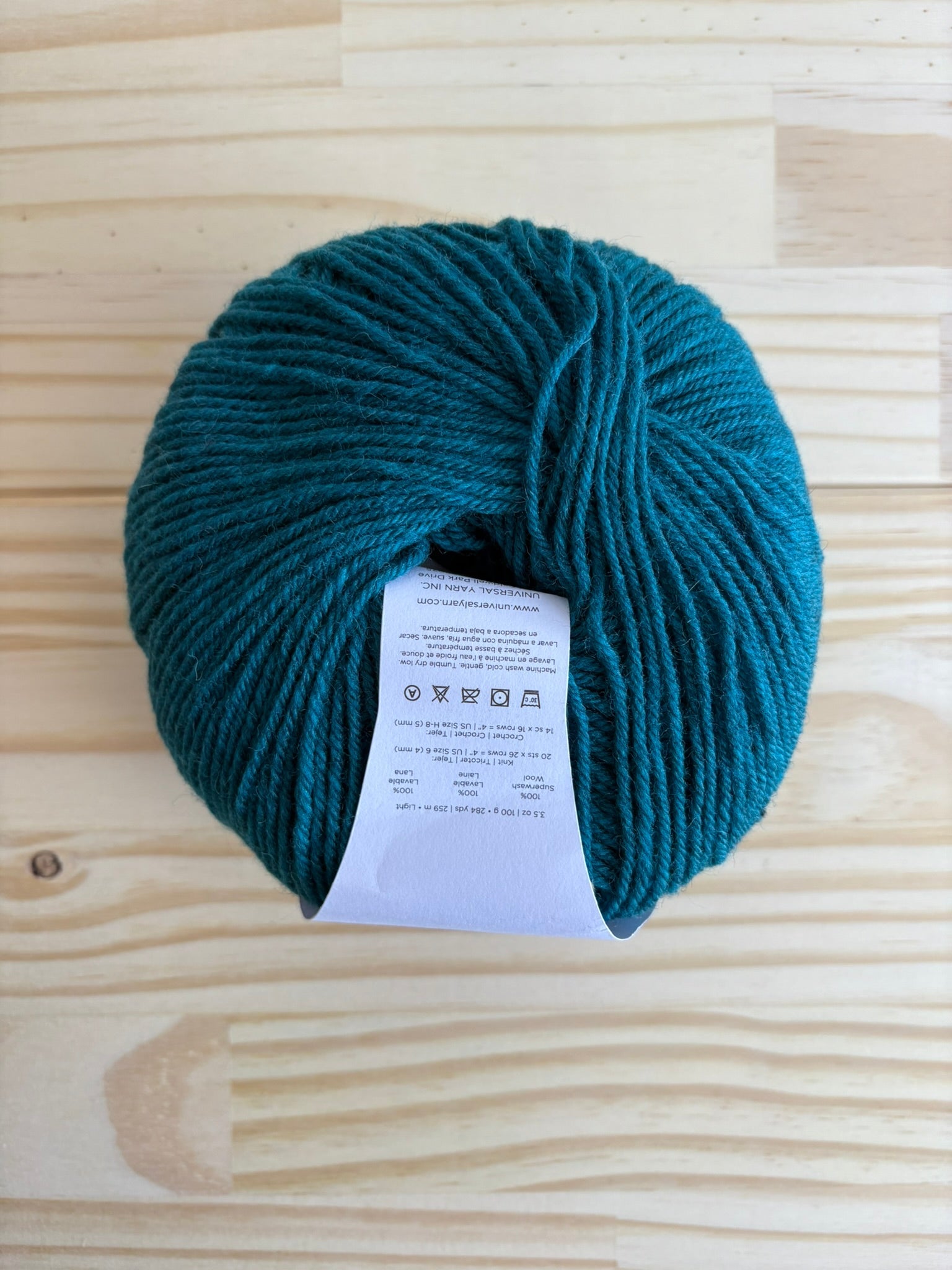 Universal Yarn Deluxe DK weight yarn - pure wool yarn, superwash - thespinninghand