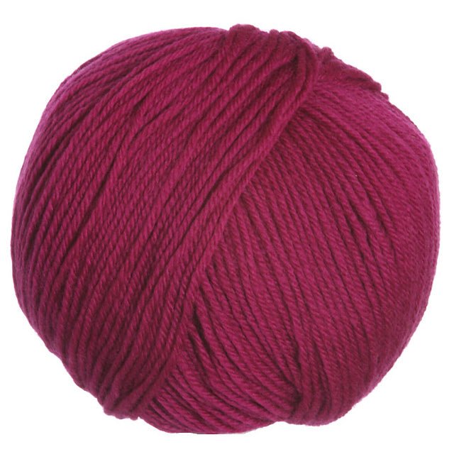 Universal Yarn Deluxe DK weight yarn - pure wool yarn, superwash - thespinninghand