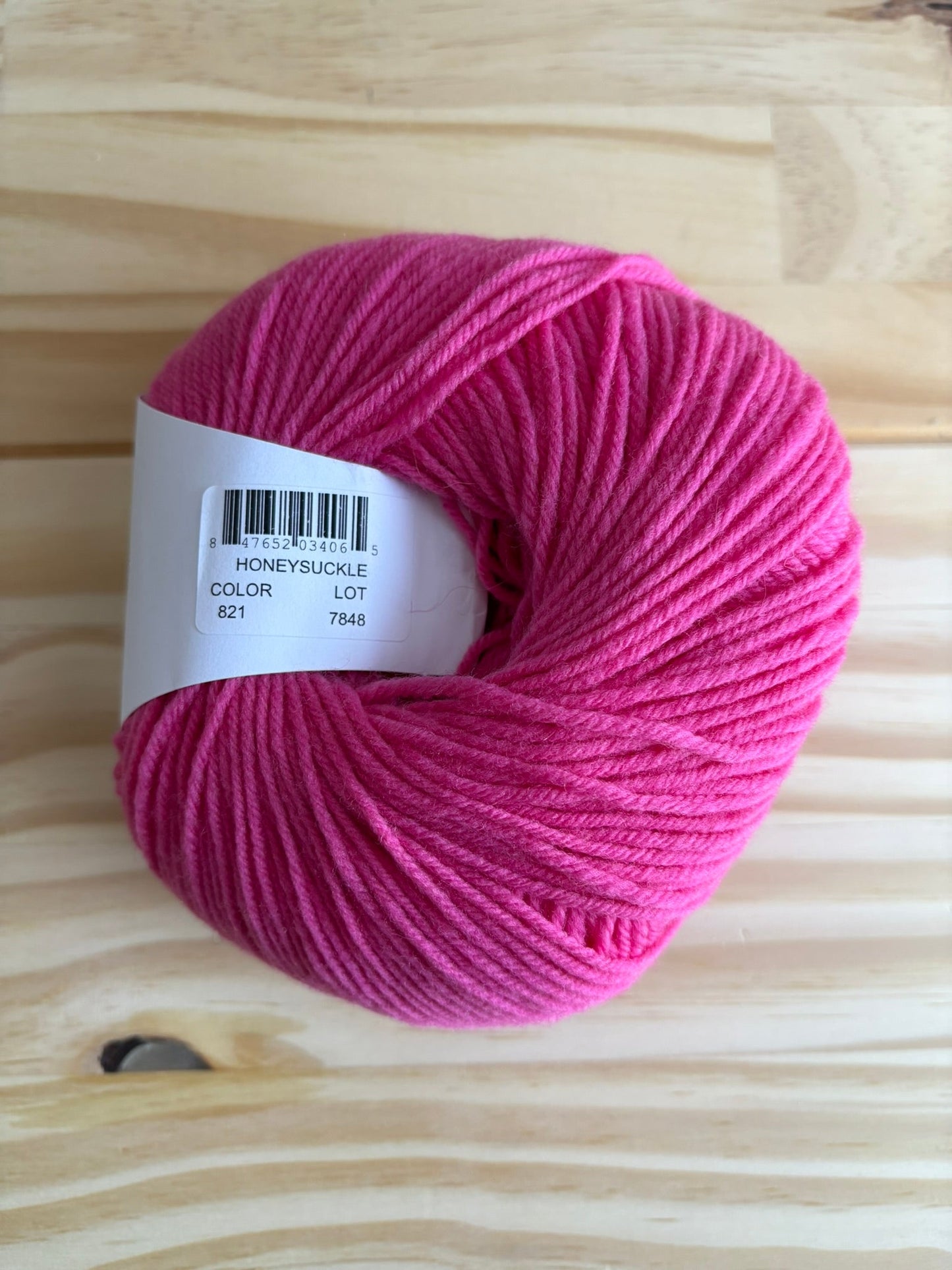 Universal Yarn Deluxe DK weight yarn - pure wool yarn, superwash - thespinninghand