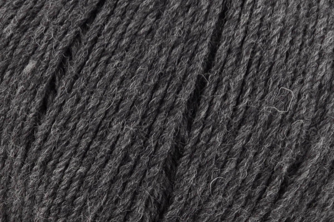 Universal Yarn Deluxe DK weight yarn - pure wool yarn, superwash - thespinninghand