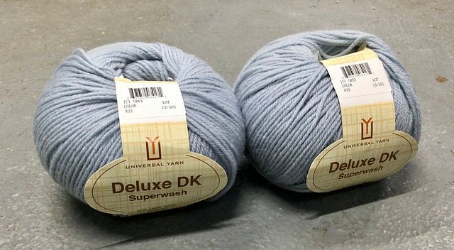 Universal Yarn Deluxe DK weight yarn - pure wool yarn, superwash - thespinninghand