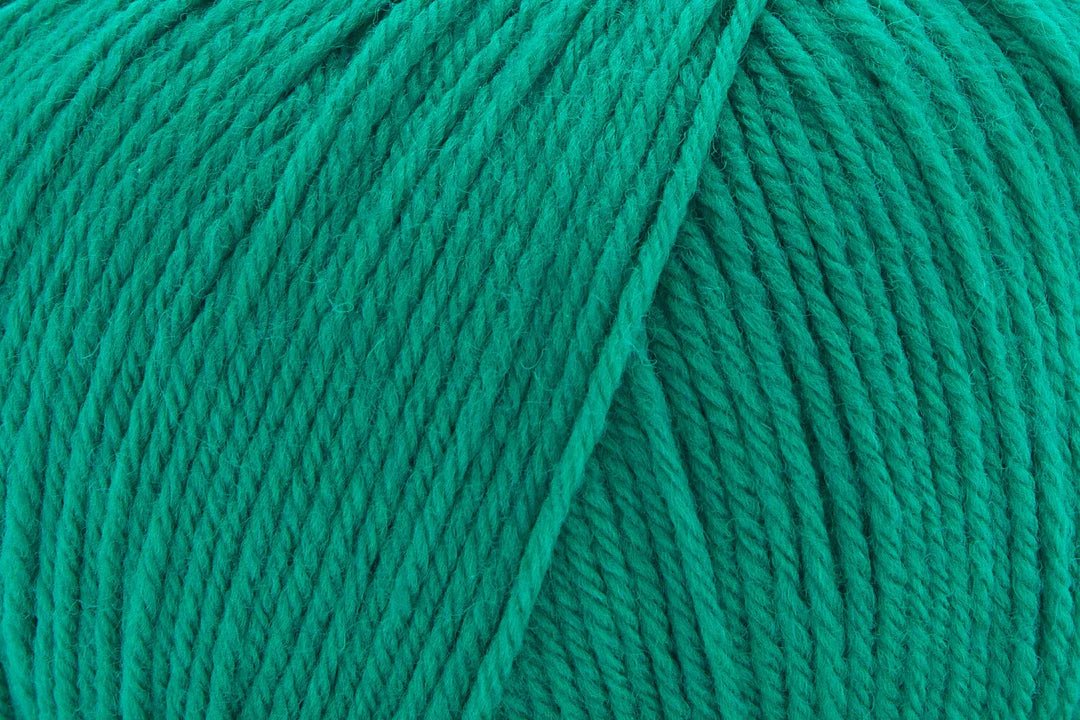 Universal Yarn Deluxe DK weight yarn - pure wool yarn, superwash - thespinninghand