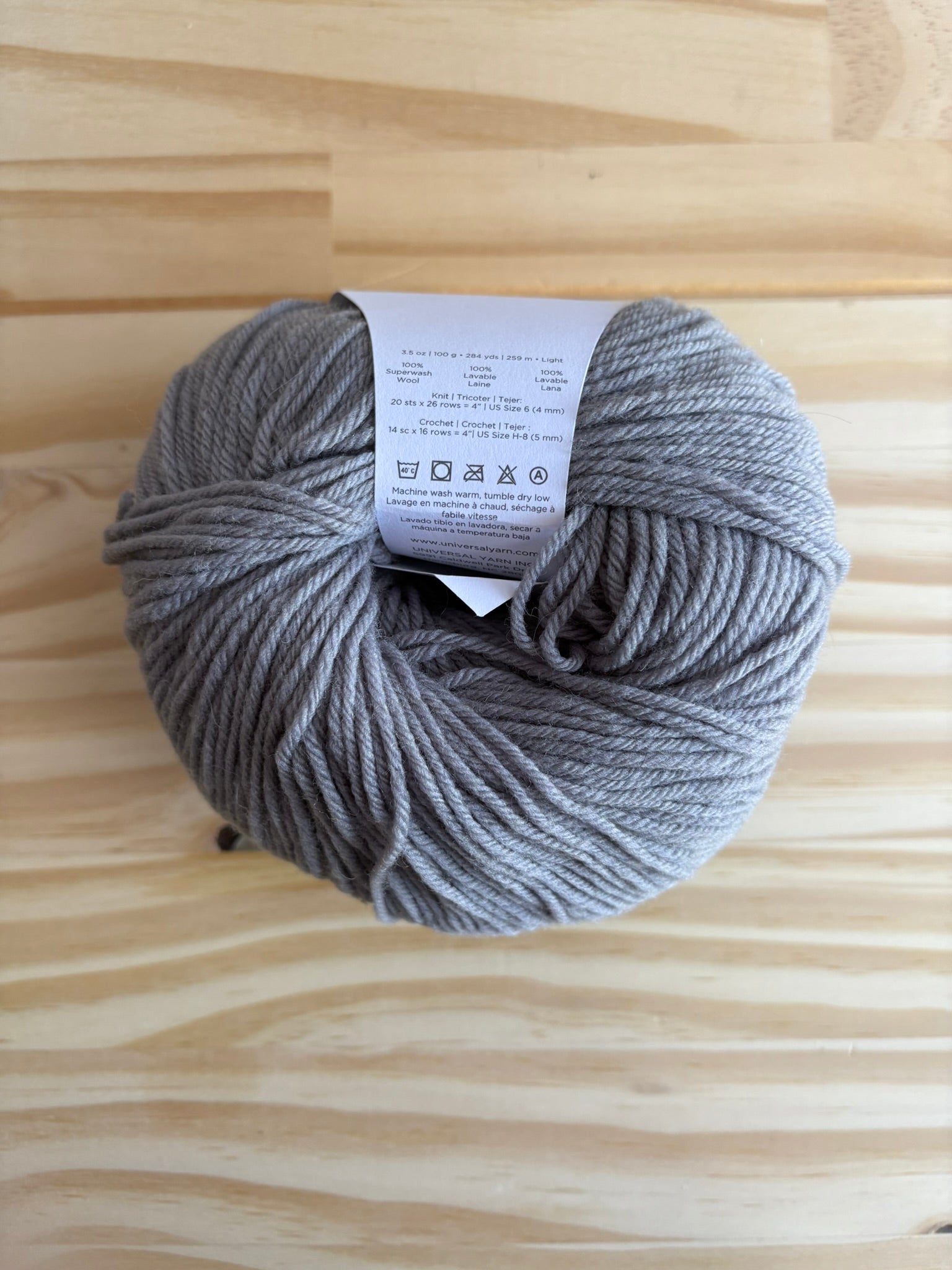 Universal Yarn Deluxe DK weight yarn - pure wool yarn, superwash - thespinninghand