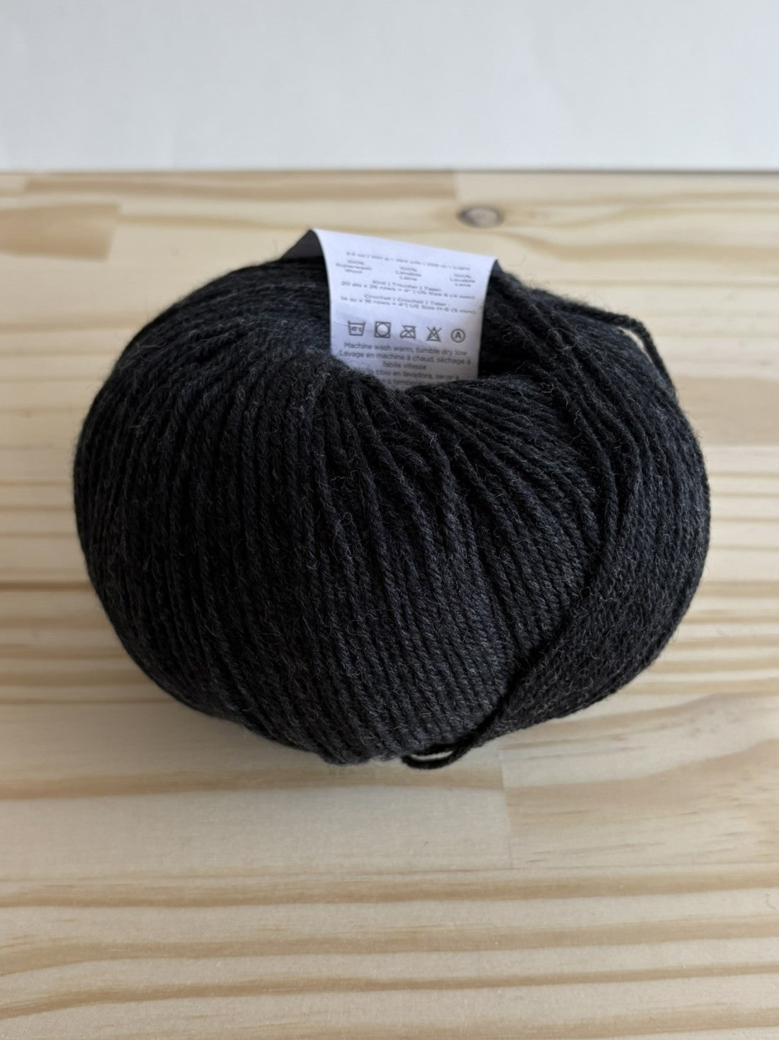 Universal Yarn Deluxe DK weight yarn - pure wool yarn, superwash - thespinninghand