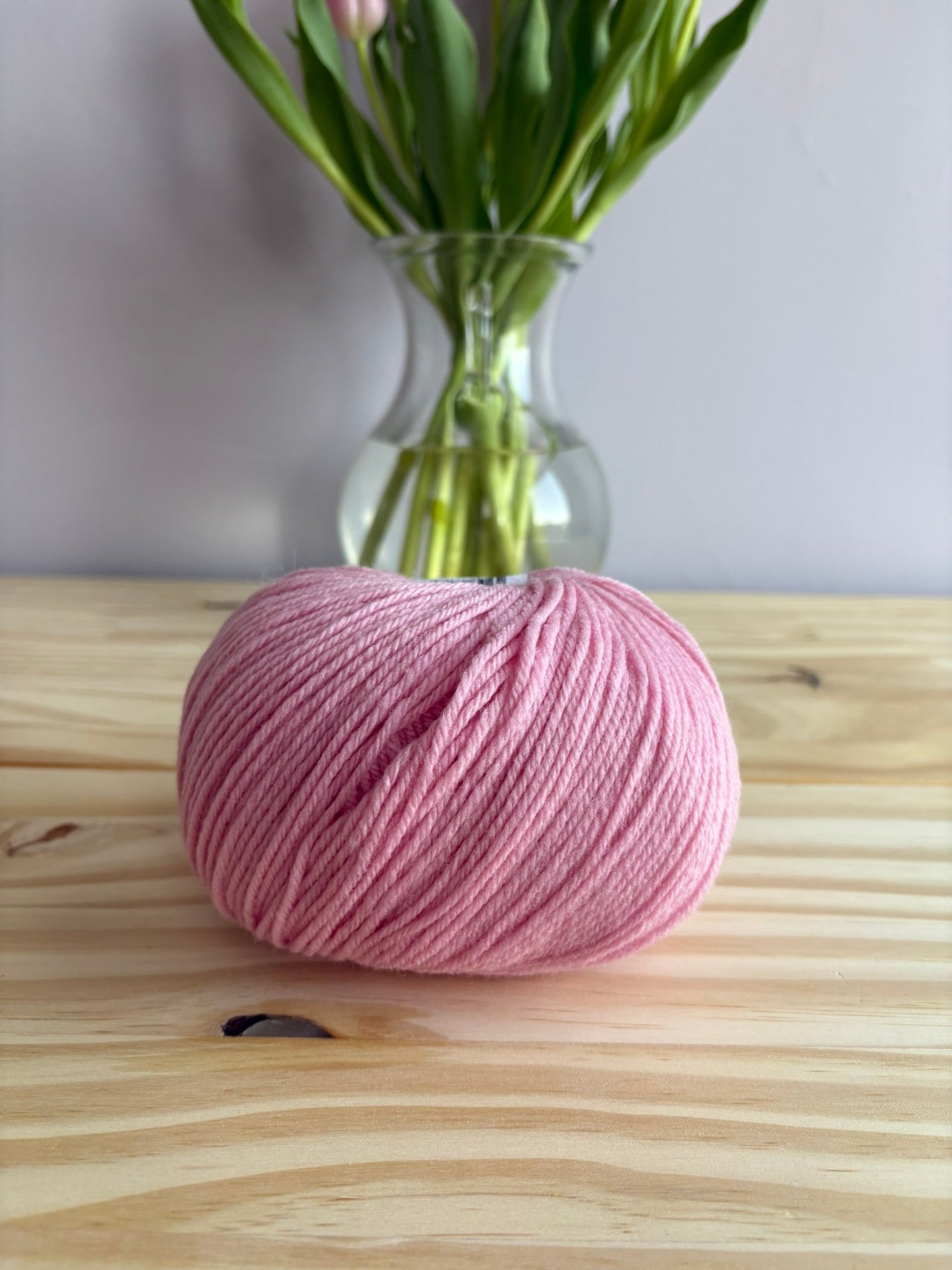 Universal Yarn Deluxe DK weight yarn - pure wool yarn, superwash - thespinninghand