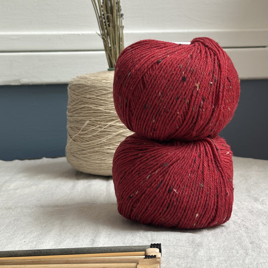 Universal Yarn Deluxe DK Tweed - DK weight yarn, superwash