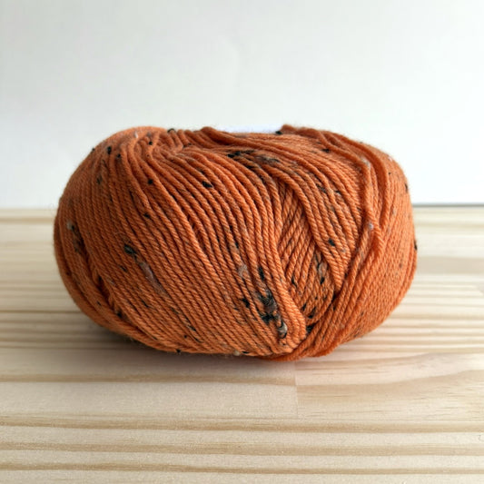 Universal Yarn Deluxe DK Tweed - DK weight yarn, superwash