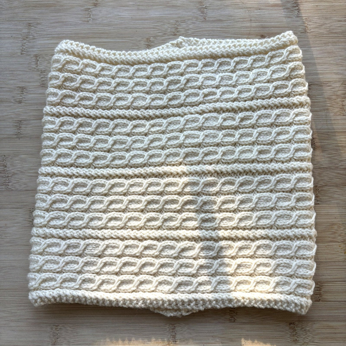 Cable knit cream wool cowl - Aran cabled pattern - thespinninghand