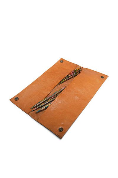 Crochet hook storage, knitting tool storage - Hattie leather case from MUUD - thespinninghand