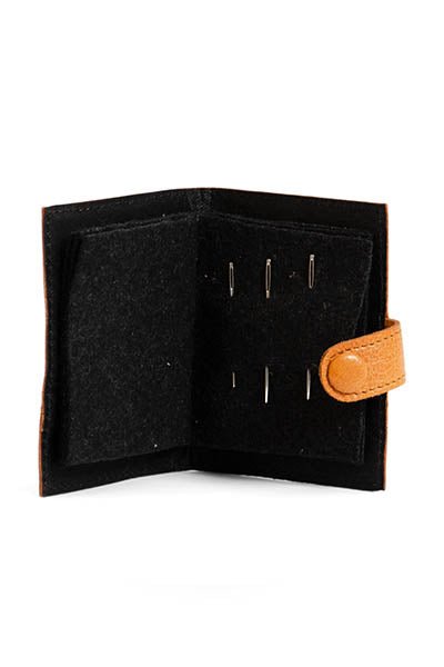 Leather needle case - sewing needle case from MUUD - thespinninghand