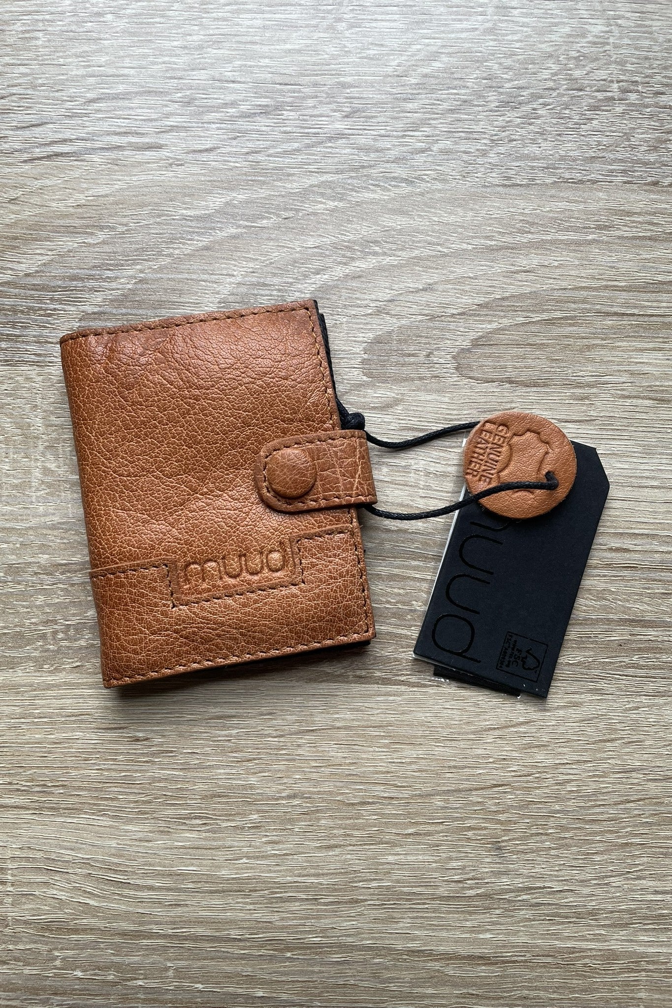 Leather needle case - sewing needle case from MUUD - thespinninghand