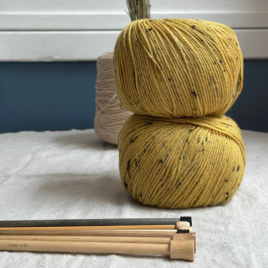 Universal Yarn Deluxe DK Tweed - DK weight yarn, superwash - thespinninghand