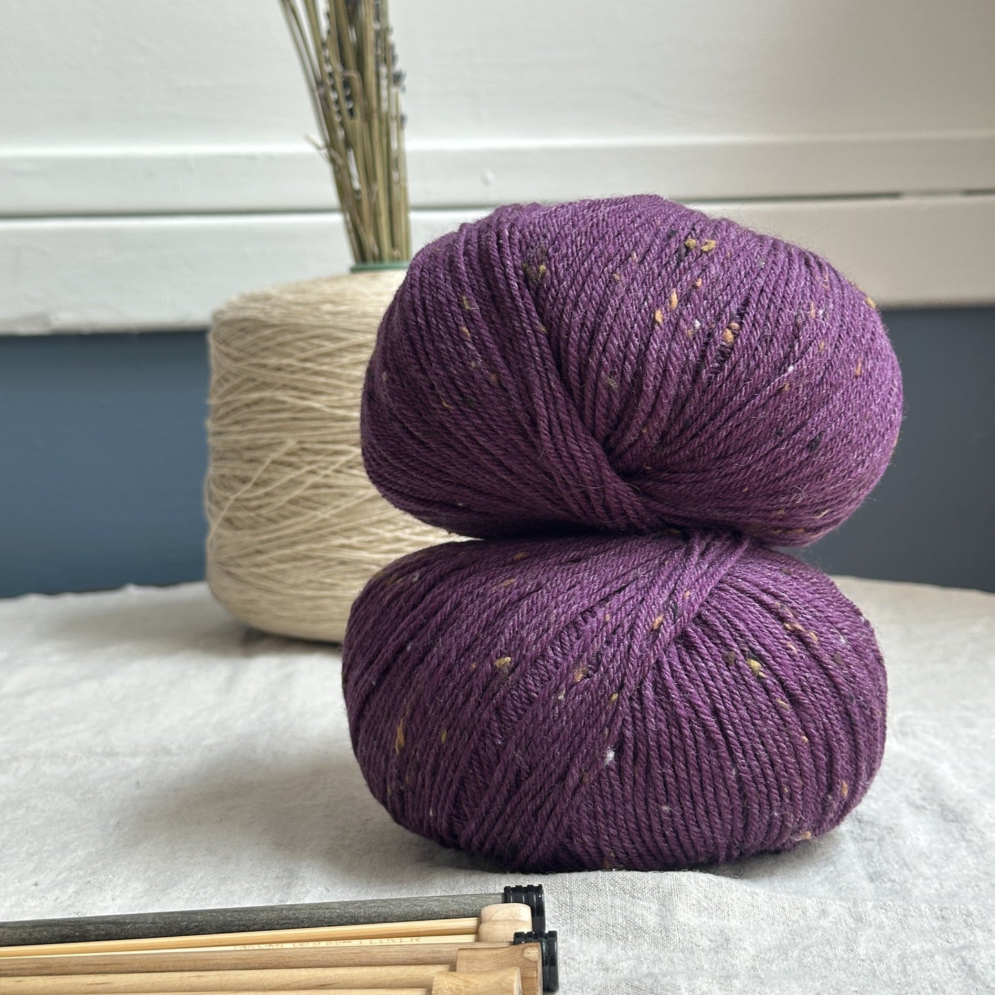 Universal Yarn Deluxe DK Tweed - DK weight yarn, superwash - thespinninghand