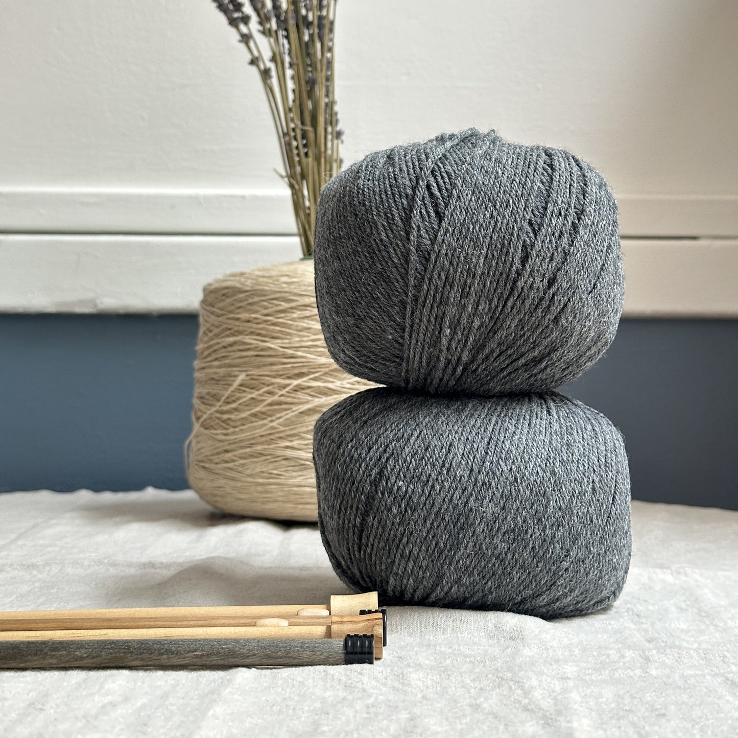 Universal Yarn Deluxe DK weight yarn - pure wool yarn, superwash - thespinninghand