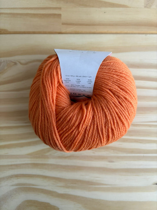 Universal Yarn Deluxe DK weight yarn - pure wool yarn, superwash - thespinninghand