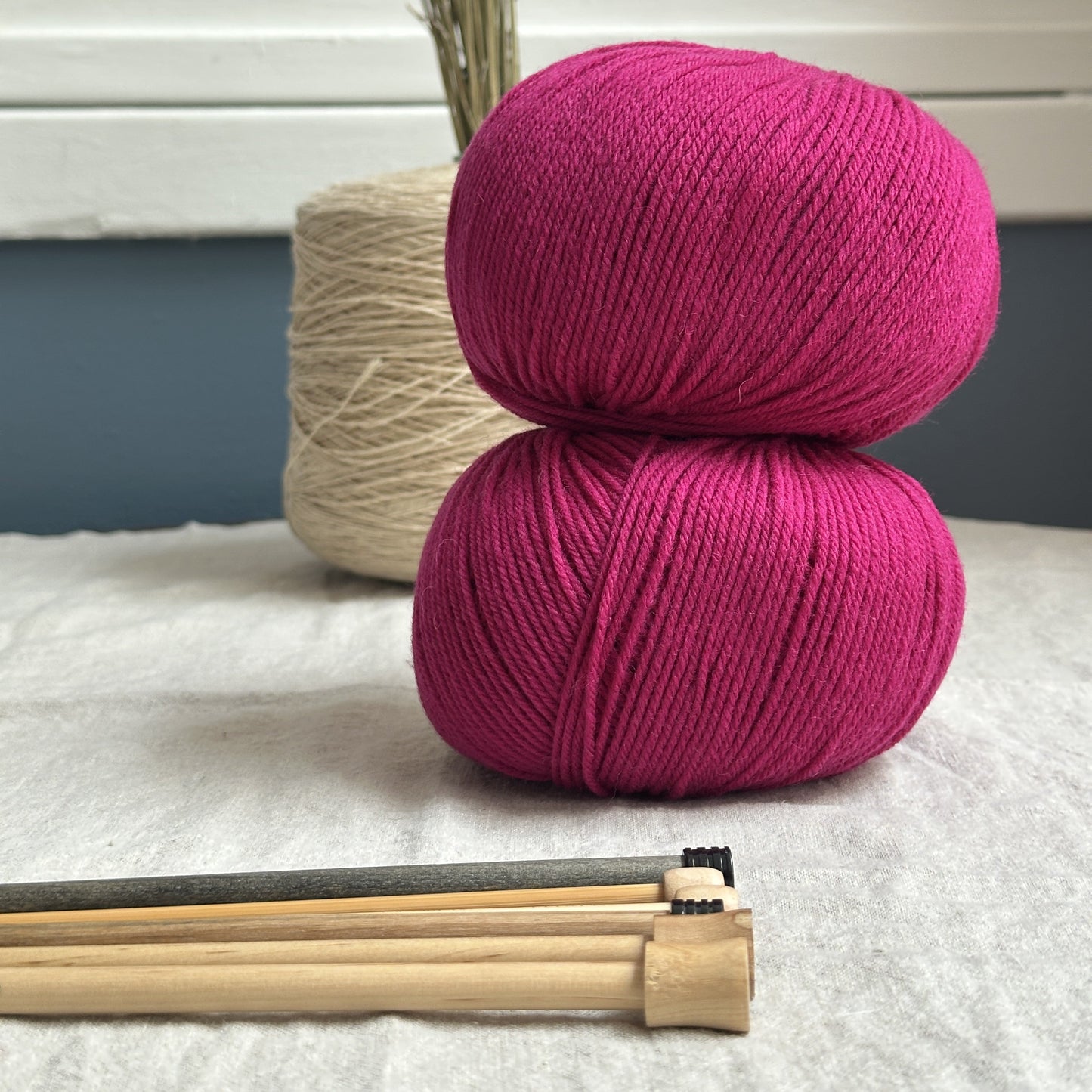 Universal Yarn Deluxe DK weight yarn - pure wool yarn, superwash - thespinninghand