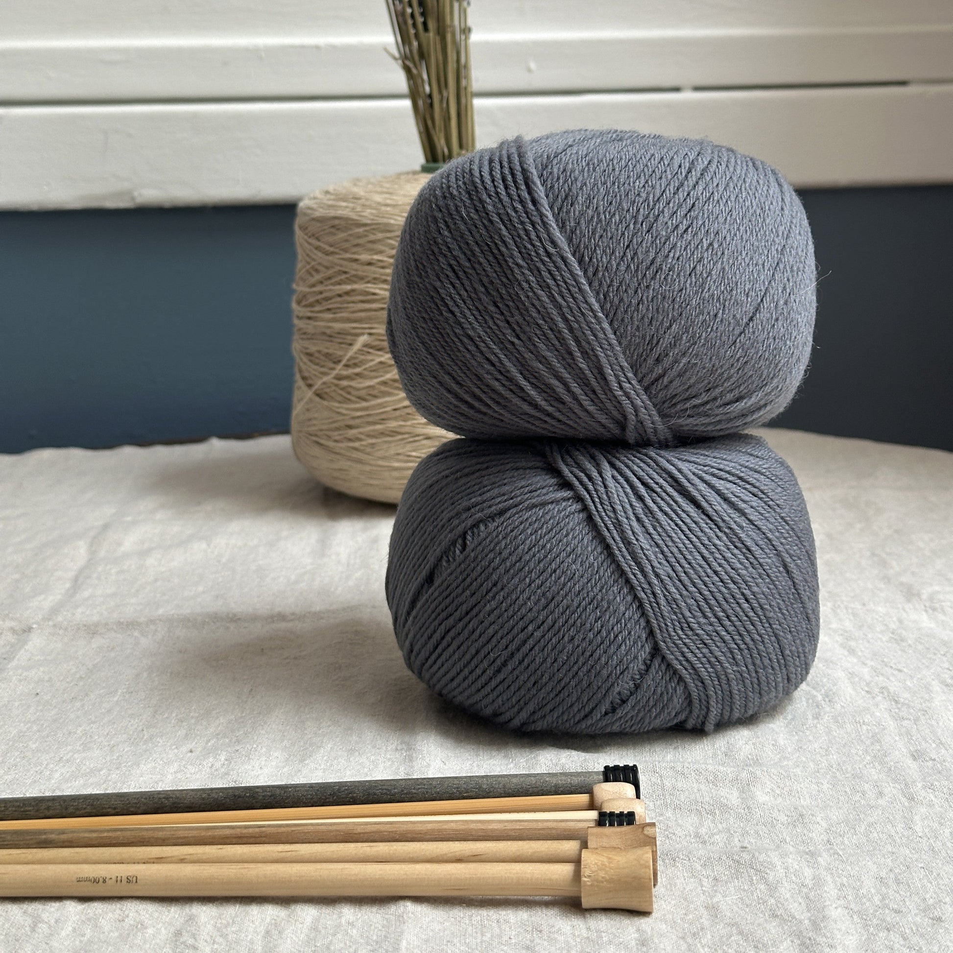 Universal Yarn Deluxe DK weight yarn - pure wool yarn, superwash - thespinninghand