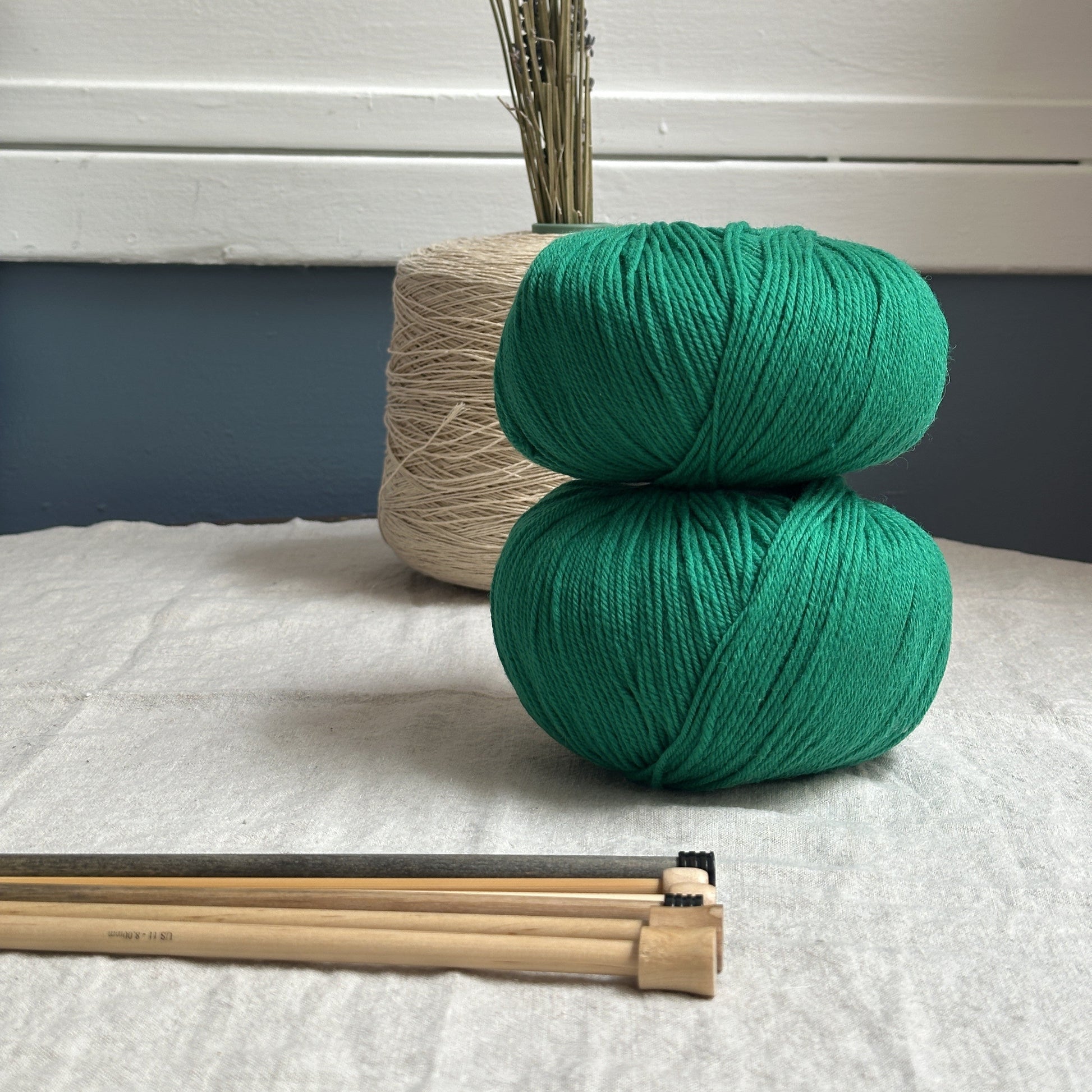 Universal Yarn Deluxe DK weight yarn - pure wool yarn, superwash - thespinninghand