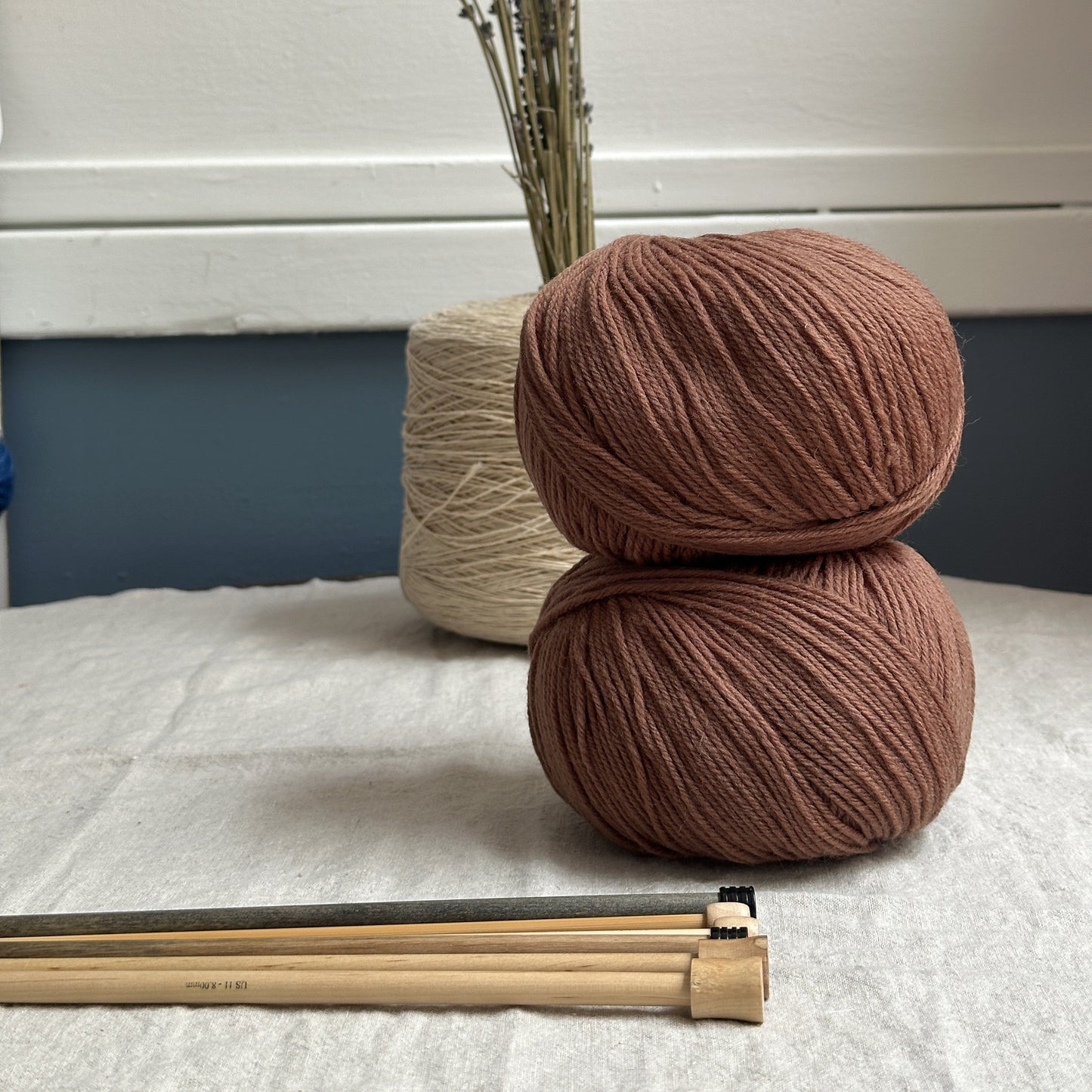 Universal Yarn Deluxe DK weight yarn - pure wool yarn, superwash - thespinninghand