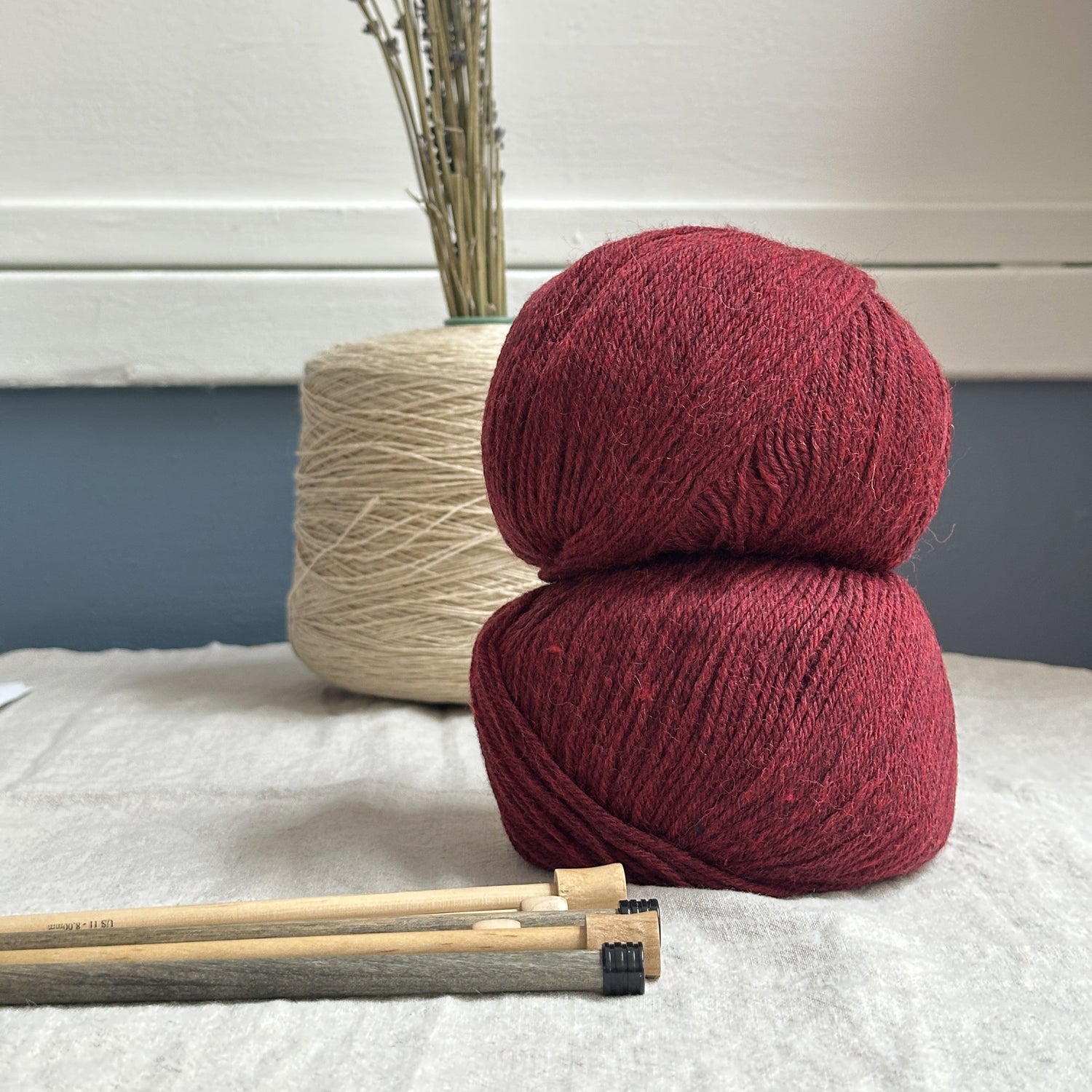 Universal Yarn Deluxe DK weight yarn - pure wool yarn, superwash - thespinninghand