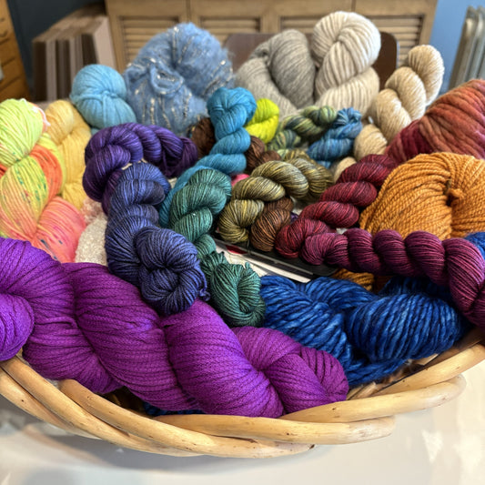 Yarn Sampler Advent Set - Full Skeins, Minis, Notions & Gifts - thespinninghand